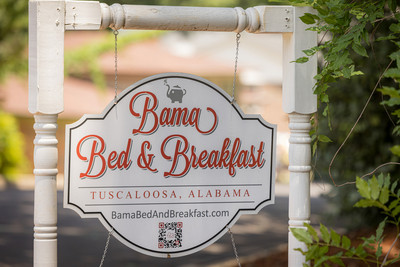 Photo of the entrance sign for the Bama Bed & Breakfast in Tuscaloosa